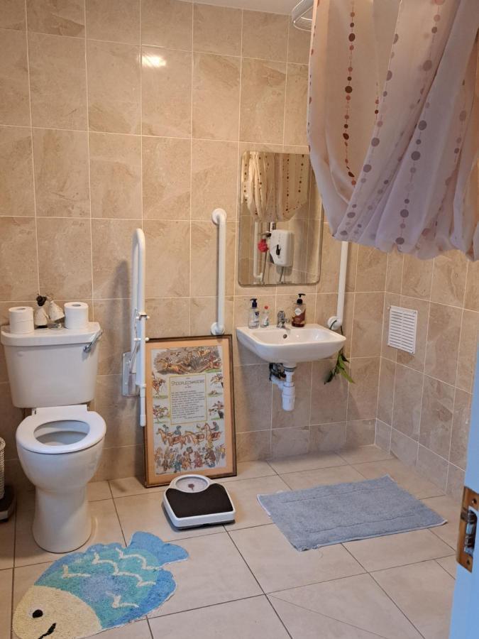 Budget Double Room In City Kilkenny Buitenkant foto
